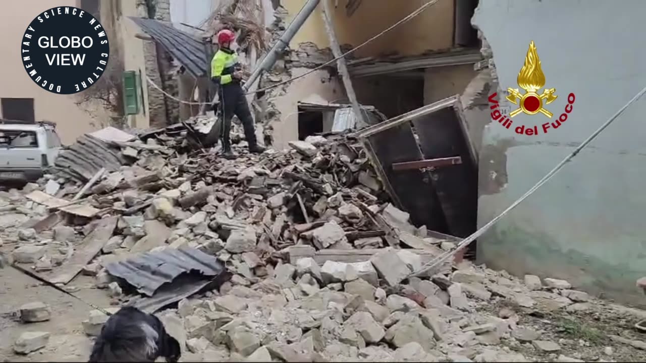 Edificio crolla vicino ad una chiesa, persona estratta dalle macerie a Valsamoggia (Bo)