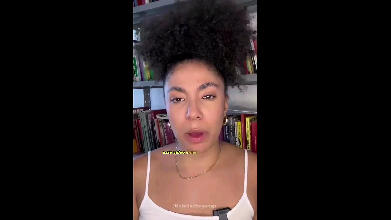 A militante está nessa situação.