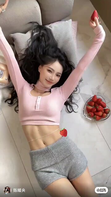 Strawberry ccdWho still doesn't know that strawberries are the fighter jets among low-calorie fruits