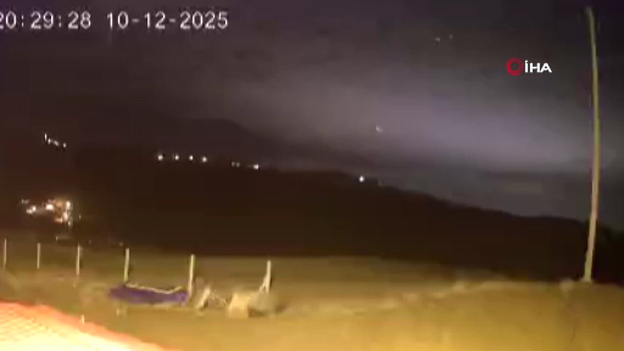 Elazığ'da meteorun düşme anı kameralara yansıdı