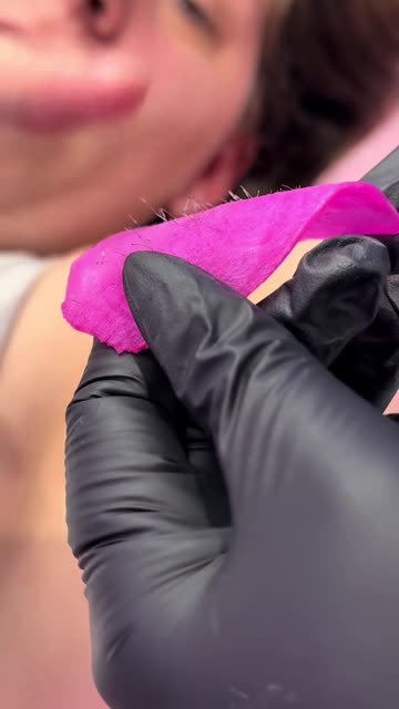 Underarm Waxing with Sexy Smooth Raspberry Tickled Pink Hard Wax | @miss.benebabe