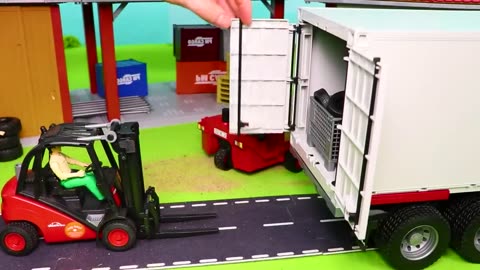 A garbage truck recycle waste for kids