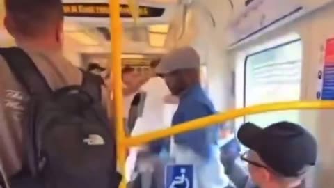 Η καθημερινότητα των ΄Άγγλων με τους μετανάστες