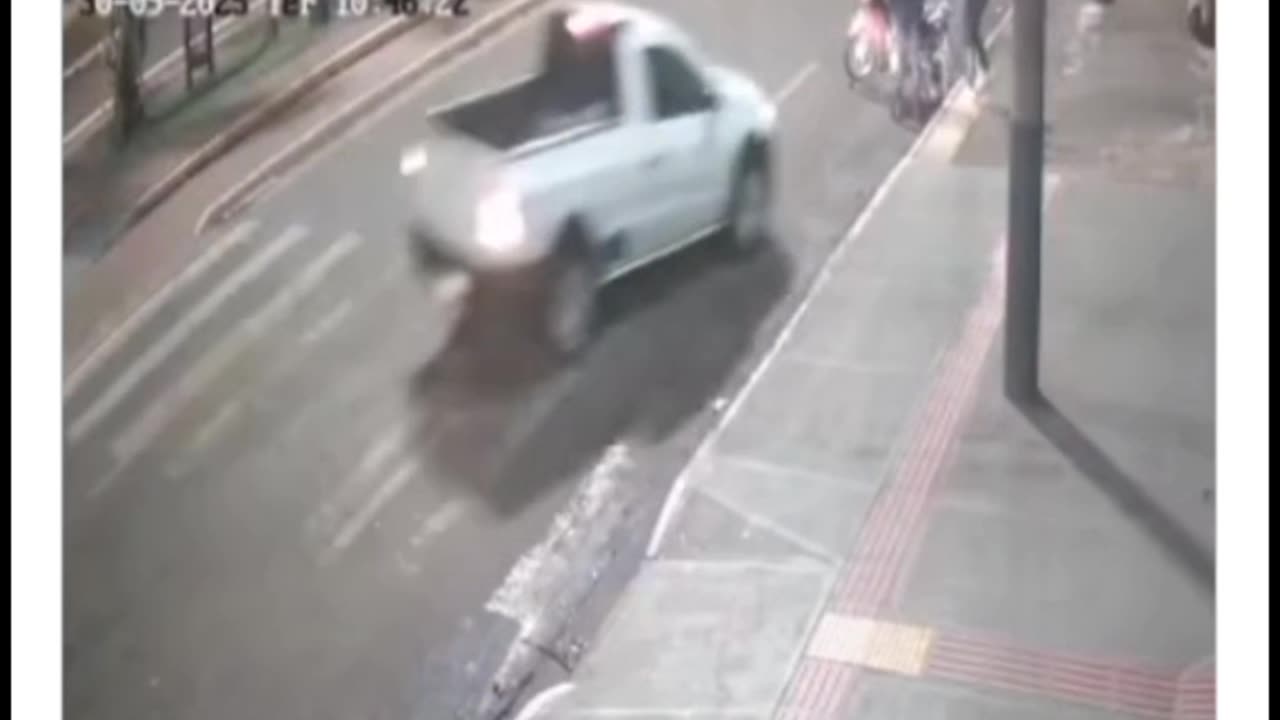 Hombre atropella a una mujer