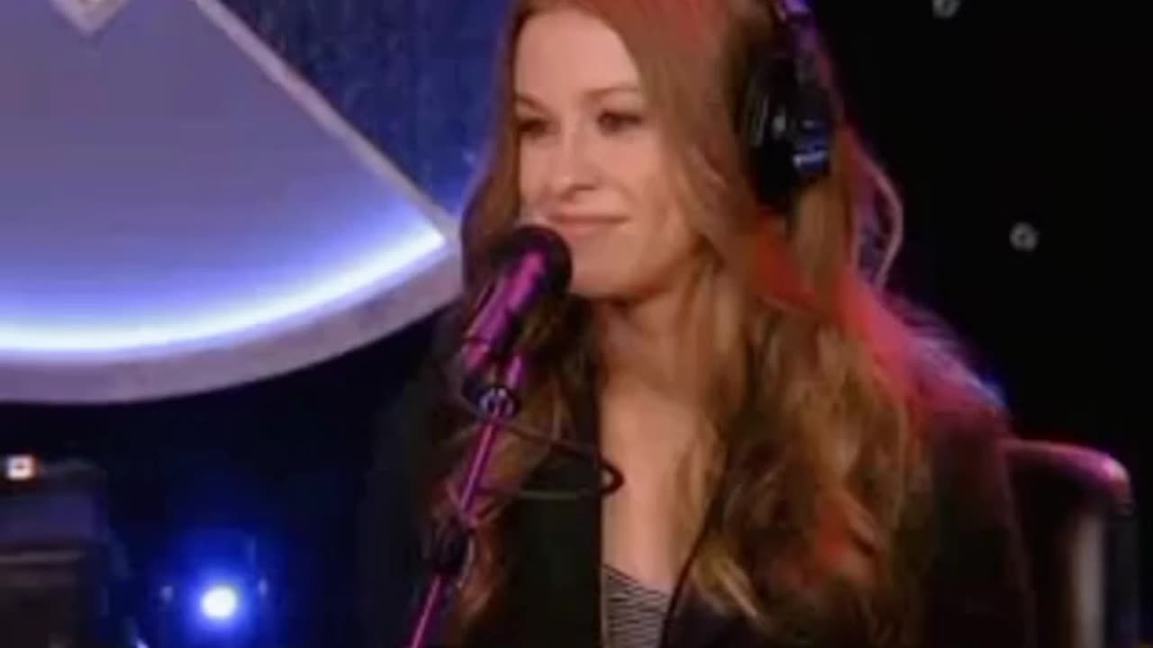 Howard Stern show with Alanis Morissette - Talks about the breakup with Ryan Reynolds - 2008