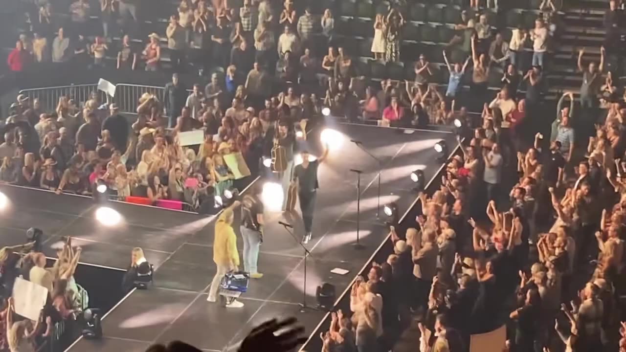 Old Dominion - Live Full Set at Angel of the Winds Arena in Everett, WA 9/26/25