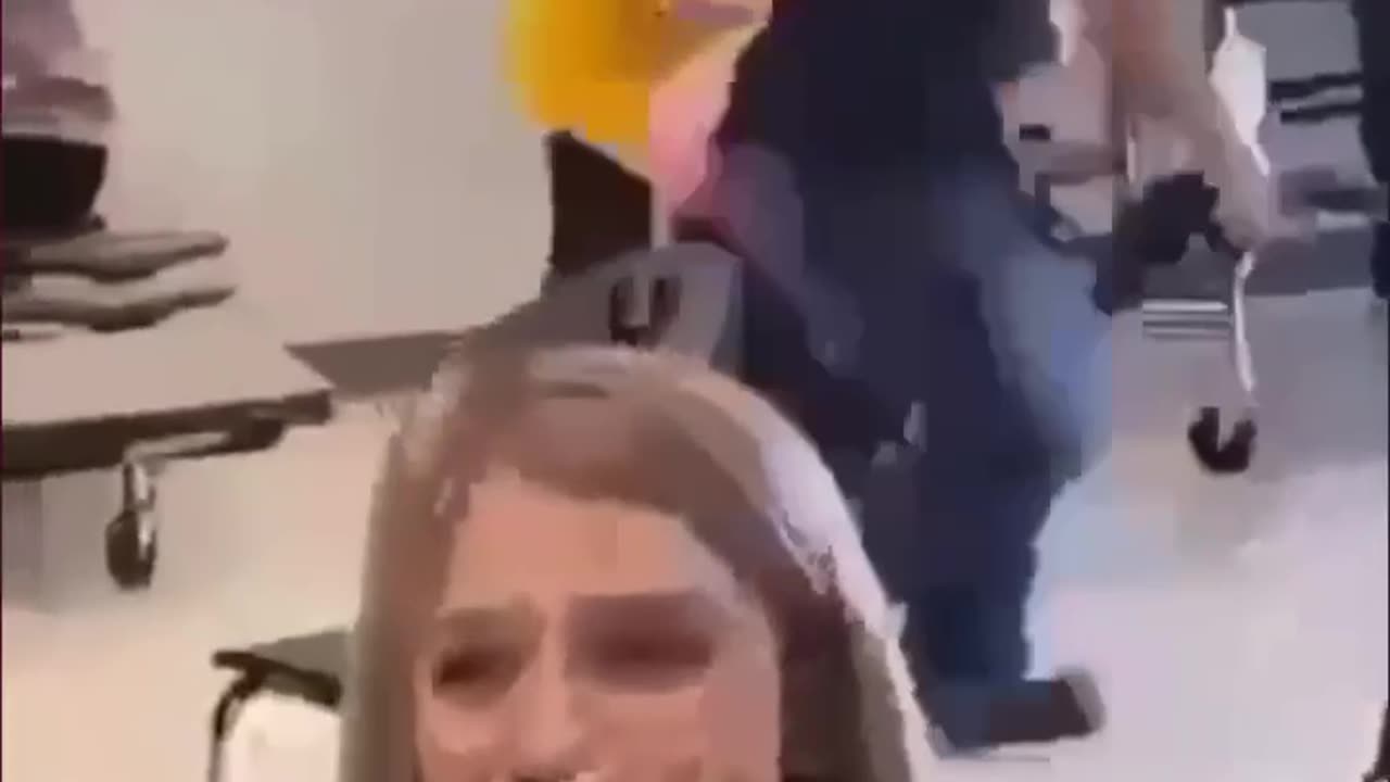 לא כל הגיבורים לובשים גלימות