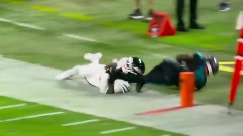 Dolphin’s Tyreek Hill Carted off with left knee dislocation