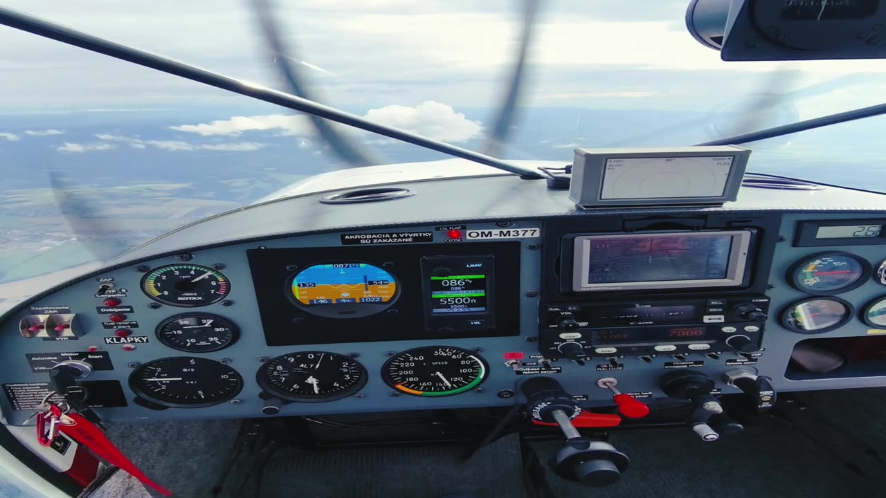 A quick hop to LZLU and cloud dodging...(Vertical video)