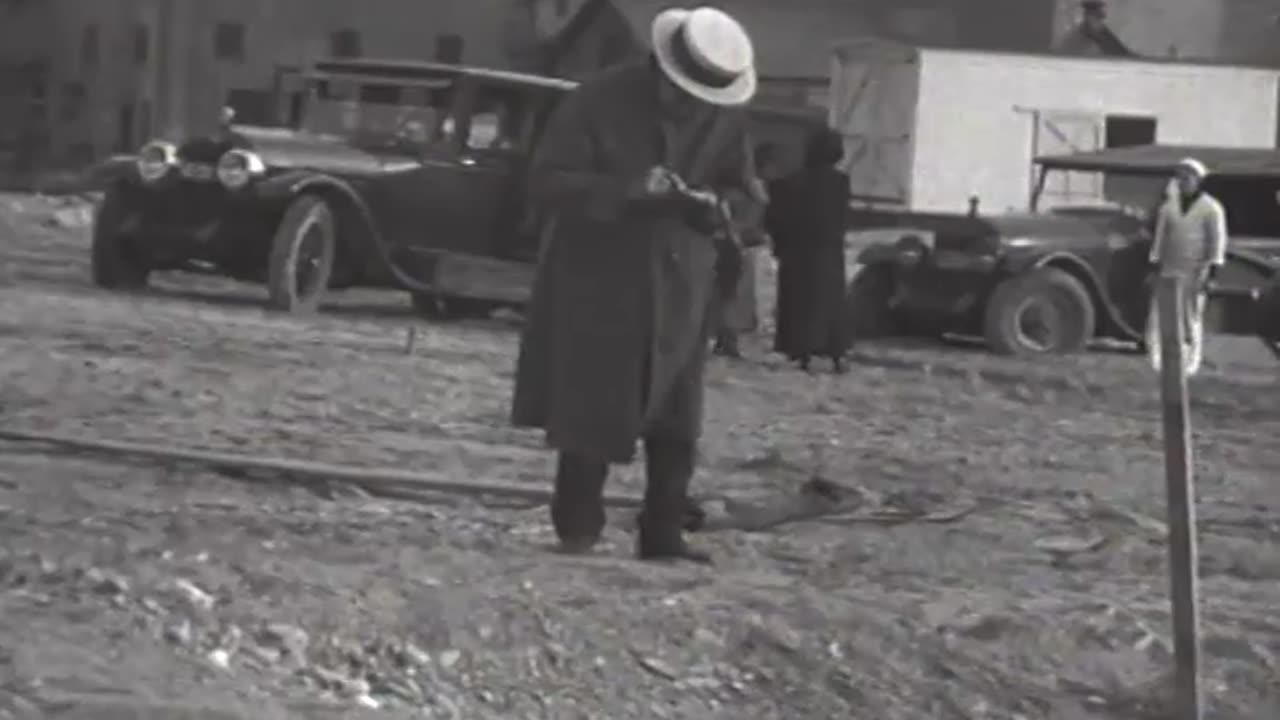 [PASSENGERS BOARD A MOTOR LAUNCH] - [PASSENGERS BOARD A MOTOR LAUNCH] - fc-fc-2214