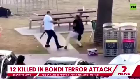 I rrëmbeu armën agresorit, flet i afërmi i heroit të Sydney