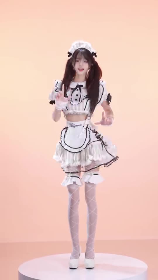 Chic Off-white Skater Skirt Vivacious Gentle Dance | Daily Beauty EP 771