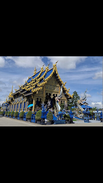 Wat Rong Suea Ten วัดร่องเสือเต้น Blue Temple Chiang Rai Thailand
