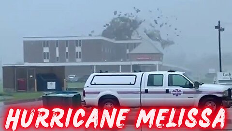 Hospital Roof Flies Off as Hurricane Melissa Hits | Emergency Crews Battle Floods & Flying Debris
