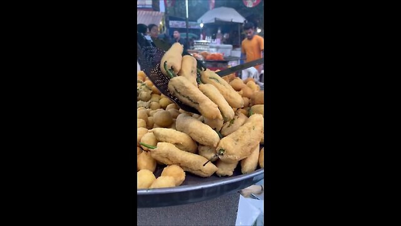 Mirchi ke pakode __ Mirch Bhaji for ₹50_- only __ Janakpuri
