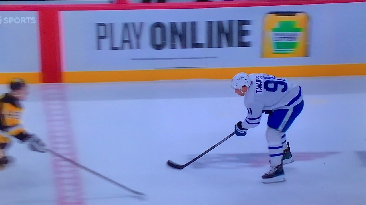 Leafs #91 John Tavares playing Running Back. lol. 😂