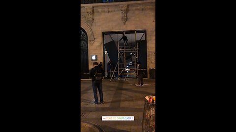 Ahead of multiple protests stores on the Champs-Élysées are taking precautions