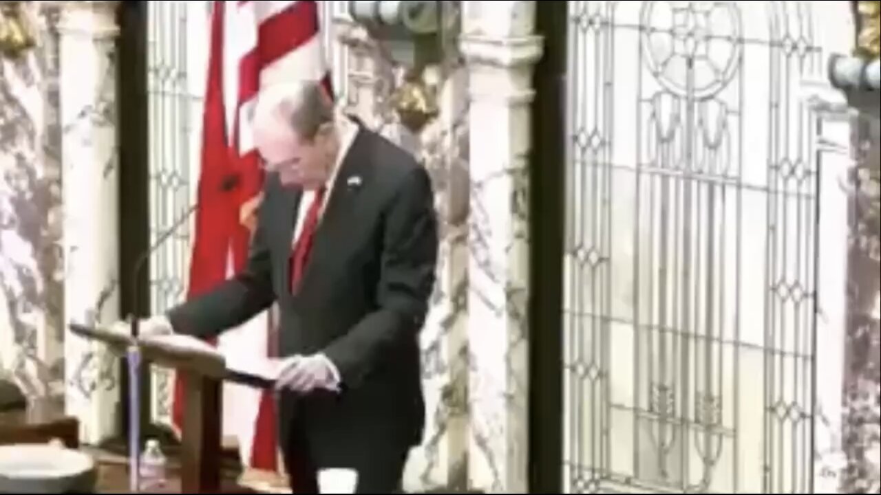 MISSISSIPPI LT. GOVERNOR COLLAPSED🇺🇸🏛️🎤📸GIVING SPEECH IN THE CAPITOL🏛️🇺🇸💫