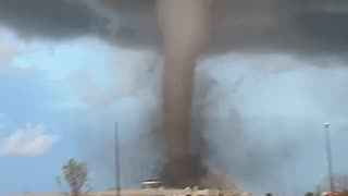 Breaking: Andover, KS tornado video, April 29, 2022 (Courtesy: Dave Jackson)