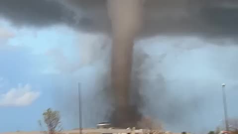 Breaking: Andover, KS tornado video, April 29, 2022 (Courtesy: Dave Jackson)
