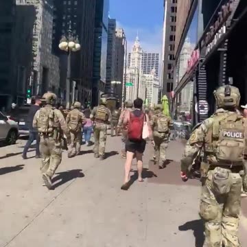 🚩 US Border Patrol agents on N. Michigan Ave, Chicago. Its ramping up.