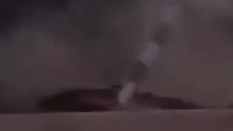 Helicóptero se estrella en una carretera en EE.UU.