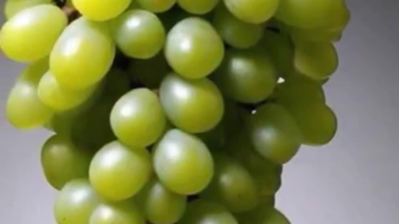 Two benefits of eating grapes