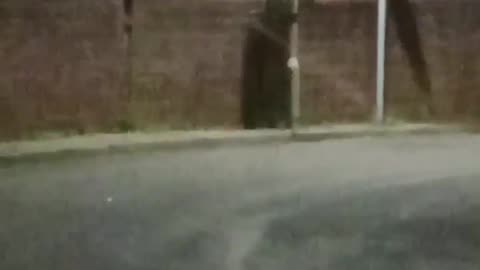 👨‍👩‍👧‍👦👻 Evidence of shadow people caught on camera | TheHauntingHour