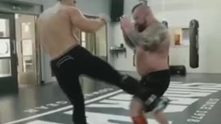 Eddie Hall vs. Rico Verhoeven's 100% Kick 💥