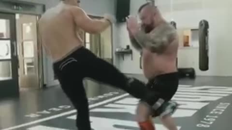 Eddie Hall vs. Rico Verhoeven's 100% Kick 💥