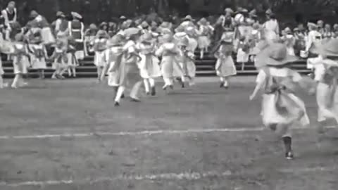 Children Stage Vic... - Children Stage Victory Pageant at Belle Isle Field Day, Bell - fc-fc-1904a-c