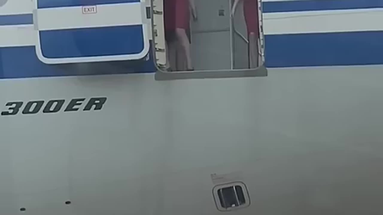 Shocking: Air hostesses trying to close door 😅 #shorts