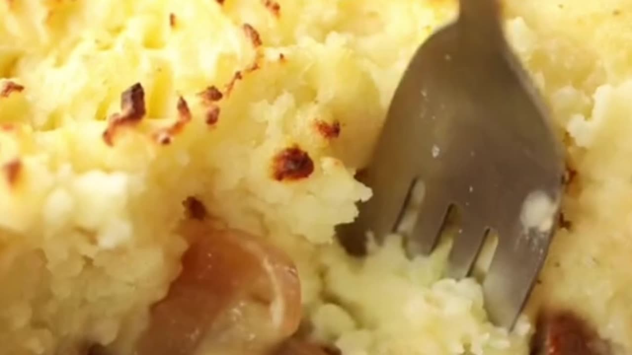 Sausage and Mash Pie 😛