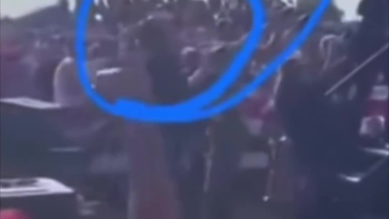 WATCH THE CAMERA MAN CLOSELY‼️