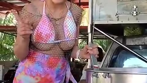 Food truck lady 🤤🤤🤤