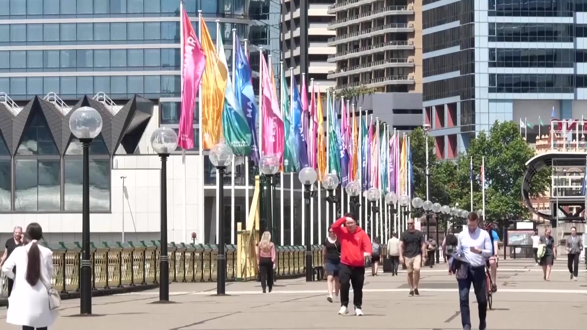 Australian teen challenges under-16 social media ban