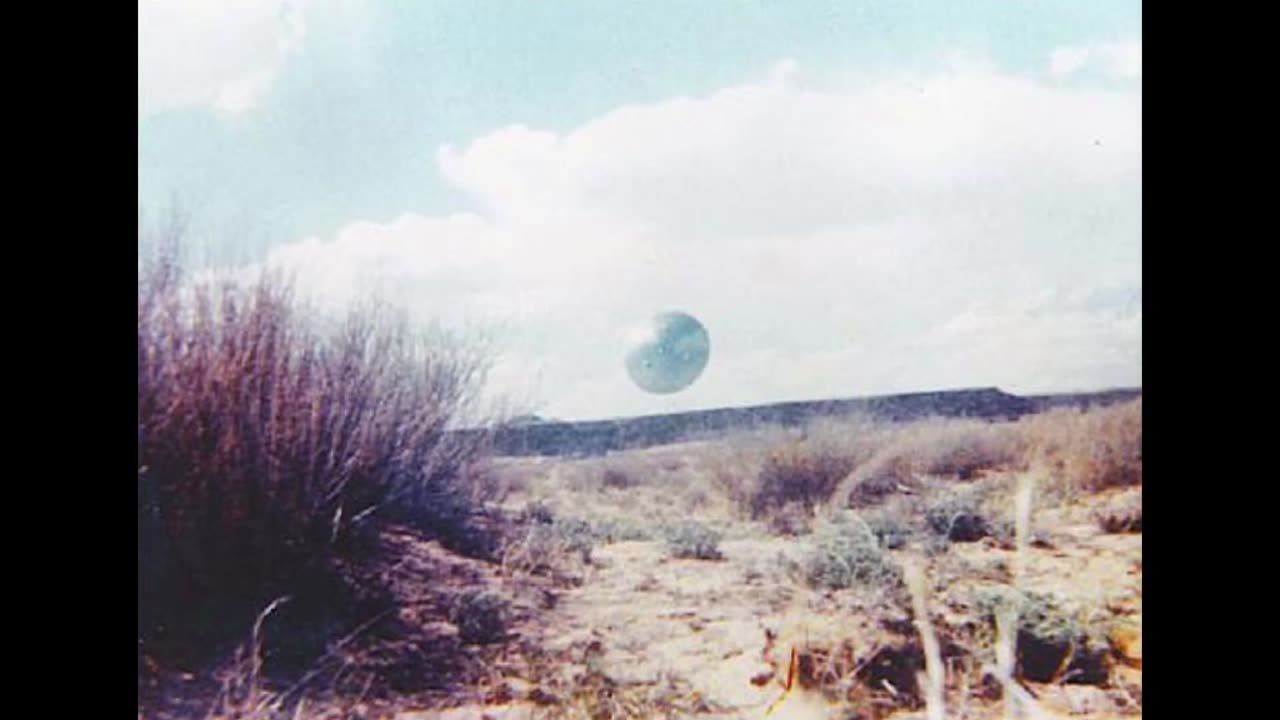 200 Undeniable UFO Photos Assembled