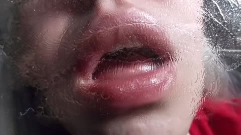 asmr 1 minute glass kissing