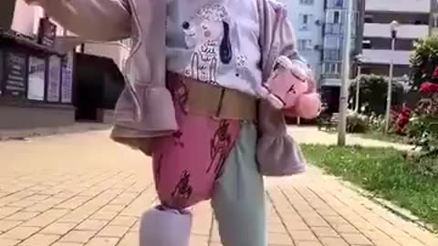 The 3-year old girl in the video lost her leg due to a russian attack!