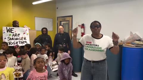 Breaking‼️Chloe Day School in New York held an anti-ICE protest at school where kindergartners held anti-ICE and anti-Trump signs