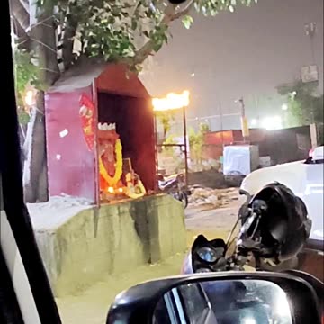 🧒 " Live - On camera 📸" kids were trying to steal items from Hanuman Temple