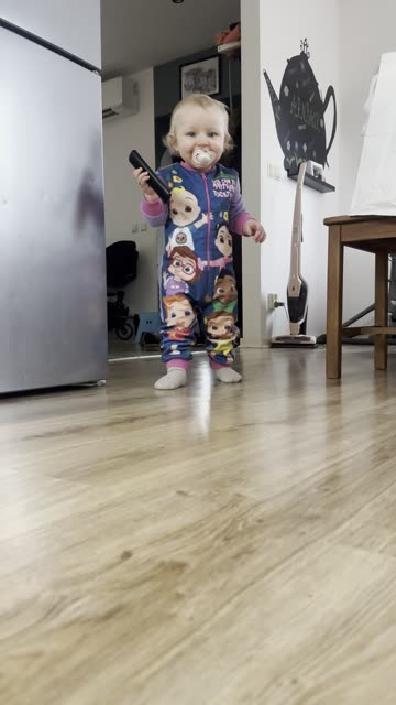 Kayla Walking to Mommy Smiling 🥹🚶‍♀️