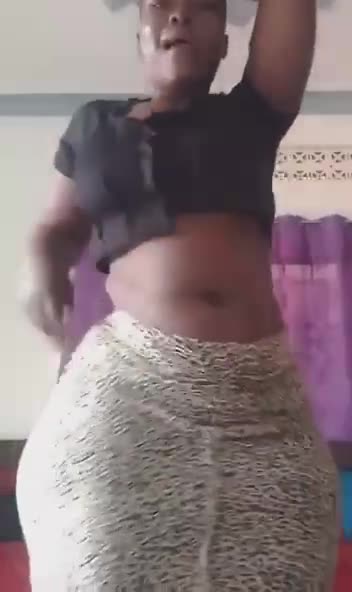 Oh s**t she got some fat Azz..Look how it bouncing up & down.