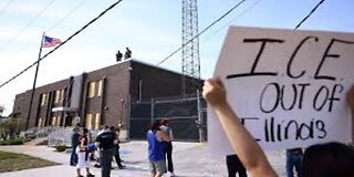 ICE Facility in Trump's Chicago Crackdown Draws Complaints