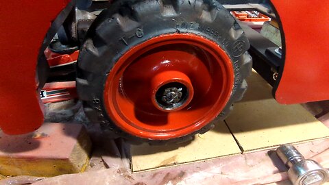 1959 Clark Clipper Fork Lift Resto :The Gritty Grind of Cleaning, Blasting & Painting the Wheels!