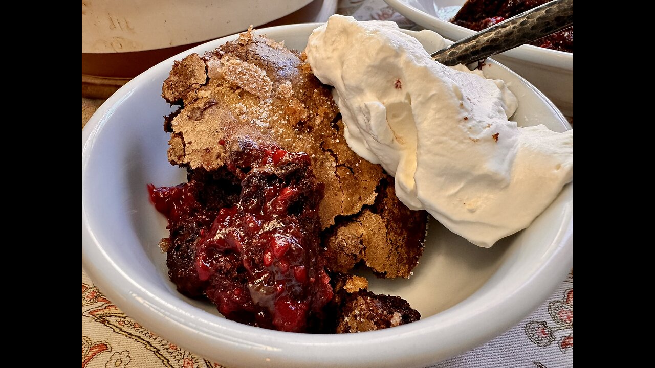 Easy Raspberry Chocolate Cobbler: A Decadent, Gooey Valentine’s Dessert