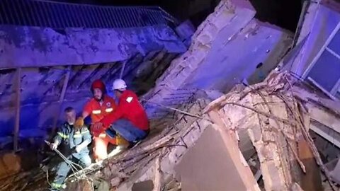 Building on fire in Tripoli collapses trapping two Lebanese Civil Defense members