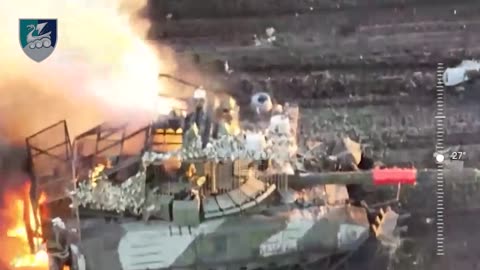 Ukrainian Soldier Fires Javelin into Russian Tank(Incredible Footage)