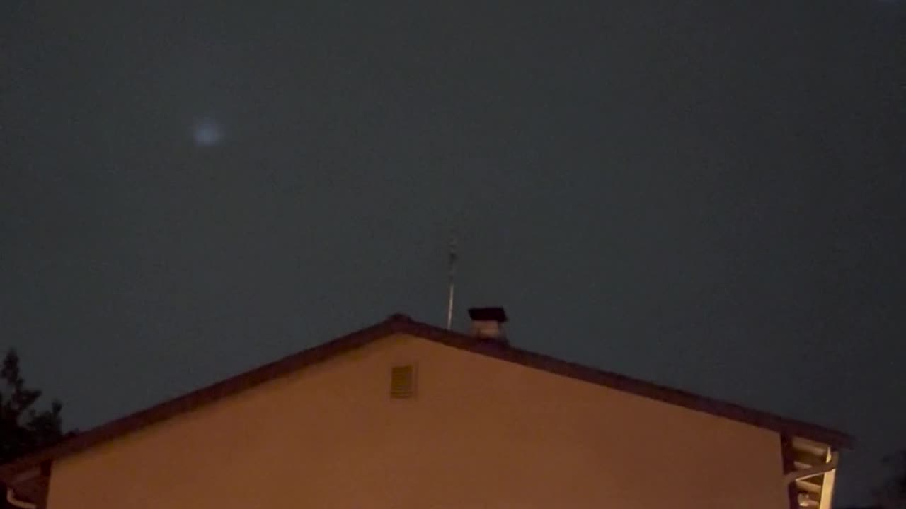 👽👀 Two Mysterious Lights Orbit Seattle! | TheTruthAbove