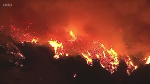 California inferno rages out-of-control as arson investigation launched | BBC News